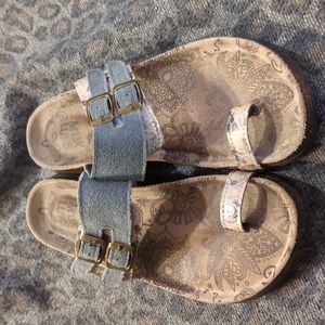 Muk LUKS Sandals 7.5
